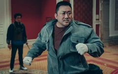 'Nắm đấm' Ma Dong Seok trở lại rạp Việt với Đêm thánh: Hội săn quỷ