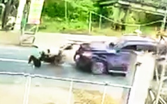 Ô tô 'điên' tông liên tiếp 3 xe máy ở Tiền Giang, 2 người thương vong