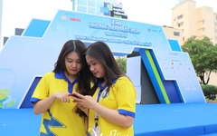 Khai mạc Ngày không tiền mặt 2025, bạn trẻ háo hức chờ trải nghiệm