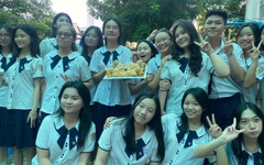 Teen Trường THPT Nguyễn Hiền cùng thổi bánh kem, bật khóc trong lễ tri ân, trưởng thành
