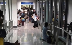 Sân bay Tân Sơn Nhất báo cáo vụ đoàn khách bị 'mắc kẹt' lúc rạng sáng: Do phối hợp chưa chặt chẽ