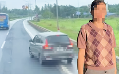 Đi hơi lố rồi lùi xe trên cao tốc, nữ tài xế bị phạt 35 triệu đồng, trừ 10 điểm giấy phép lái xe