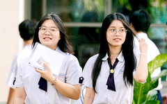 Thí sinh vui vẻ vì đề thi văn tốt nghiệp THPT 2025 nhẹ nhàng