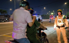 Người đàn ông say đến mức không còn nhớ tên mình khi gặp cảnh sát giao thông