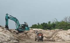 Các doanh nghiệp khai thác cát quây tôn che camera, thuế nói khó kiểm, chính quyền hứa 'kiểm tra'