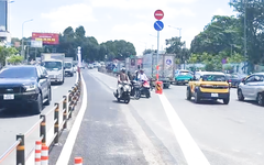 Đường thông thoáng hơn khi xe máy được rẽ trái từ đường Cộng Hòa vào nhà ga T3 sân bay Tân Sơn Nhất
