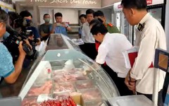 Đề nghị Bộ Công an điều tra vụ tố Công ty C.P. Việt Nam bán thịt heo bệnh