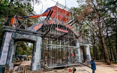 11 chiếc chiêng gắn trên cổng chào Biển Hồ giá hơn 4 tỉ đồng