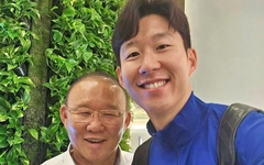 Ông Park ăn mừng cùng Son Heung Min trên cương vị mới