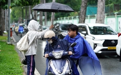 Chiều 7-6, thí sinh TP.HCM đội mưa đi thi môn chuyên
