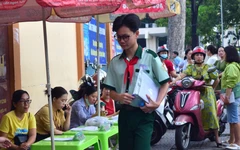 Thi vào lớp 10 tại TP.HCM sáng nay, phụ huynh nói gì?