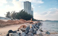 Xử lý ngay bãi đá sắc nhọn ở bãi biển Bình Sơn - Ninh Chử