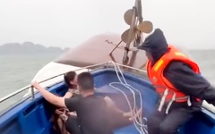 Tàu du lịch chở hơn 50 người lật trên vịnh Hạ Long, tìm thấy 3 thi thể