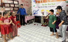 Lớp học 0 đồng dạy tiếng Anh, kịch nghệ cho trẻ miệt vườn
