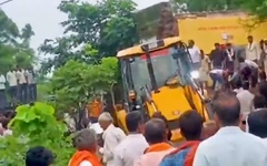 Trường tiểu học đổ sập làm 4 học sinh thiệt mạng, 17 em bị thương ở Ấn Độ