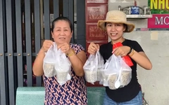 Bà cụ bị té gãy chân, hàng xóm giúp bán sạch nồi chè