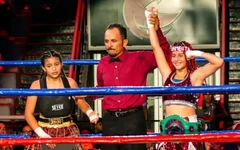 Tranh cãi nảy lửa chuyện nữ võ sĩ 12 tuổi đánh boxing chuyên nghiệp
