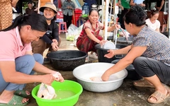 Ấm lòng bếp ăn miễn phí phục vụ các đoàn cứu trợ bà con vùng lũ Nghệ An