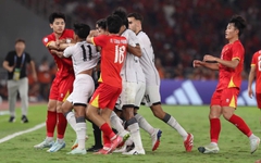Video: Đình Bắc va chạm quyết liệt với các cầu thủ U23 Indonesia