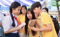 Infographic 9 khoản thu dịch vụ năm học 2025-2026 học sinh TP.HCM cần biết