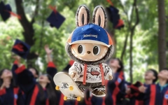 Cô gái bỏ nhà đi vì ba mẹ lo săn Labubu thay vì dự lễ tốt nghiệp của mình