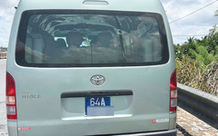 Xử phạt tài xế xe biển xanh đi vào làn khẩn cấp cao tốc TP.HCM - Trung Lương
