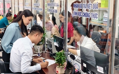 Xã Bà Điểm hoạt động hết công suất, giải quyết hơn 600 hồ sơ sau hai ngày sáp nhập