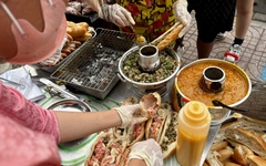 Điều ít biết về món bánh mì sốt gạch cua sốt rần rần mạng xã hội