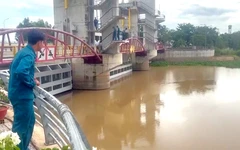 An Giang đóng hai cống Tha La và Trà Sư để kiểm soát lũ