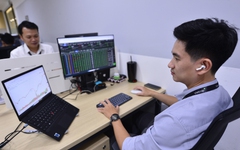 Tiền chờ mua chứng khoán tăng vọt, margin 'căng', cần lưu ý gì?