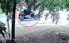 Truy tìm người tông bé trai 5 tuổi ngất xỉu bên đường rồi bỏ chạy