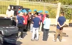 Công ty nhận sai khi buộc công nhân đứng dưới nắng nóng để nghe 'phổ biến công việc'