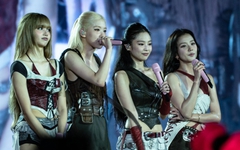 BLACKPINK nhá hàng single mới, Jungkook được bình chọn nghệ sĩ toàn năng