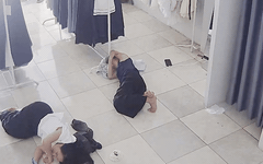 Cô gái đang ngủ bị chuột chạy vào ống quần vì nhầm tưởng... là hang