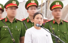 Cầm nón bảo hiểm đánh cán bộ đang làm nhiệm vụ, người phụ nữ bị phạt 1 năm tù