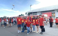 Rực rỡ sắc đỏ trước giờ khai màn concert Tổ quốc trong tim