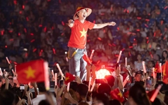 V Fest tặng 25.000 vé, các anh trai và chị đẹp thăng hoa giữa cờ Tổ quốc mừng Quốc khánh