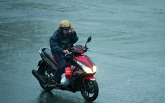 Chiều nay 11-8, nhiều nơi mưa to, Hà Nội đề phòng dông, sét