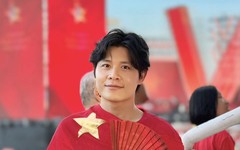 Nhạc sĩ Nguyễn Văn Chung xúc động khi nghe Viết tiếp câu chuyện hòa bình phiên bản 13 ngôn ngữ