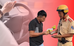 Dùng điện thoại khi đang lái ô tô phạt bao nhiêu tiền, trừ bao nhiêu điểm?