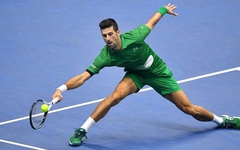 Tay vợt Novak Djokovic đặt chân vào thế giới bóng đá