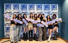 TWICE, Stray Kids hé lộ ca khúc mới, nhạc phim K-pop Demon Hunters phá đảo Billboard