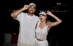 Travis Kelce - hôn phu Taylor Swift - có profile xịn cỡ nào?
