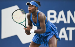 VĐV 18 tuổi gây sốc khi đánh bại tay vợt số 2 thế giới Coco Gauff