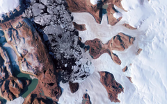 Bất ngờ hồ nước ngầm trồi lên từ mặt băng Greenland