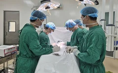 Người đàn ông bị xe tải cán bụng, nhiều tạng dập nát đang hồi phục ngoạn mục