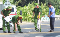 Đi xe máy sang đường, 2 người bị xe khách tông tử vong trên quốc lộ 1