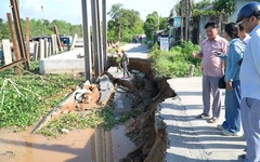 Sạt lở gần trường học ở Đồng Tháp, đang làm kè thì lở tiếp