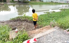 Cầu dân sinh  ở TP.HCM ‘biến mất’ sau cơn mưa lớn
