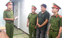 Tạm giữ hình sự tài xế ô tô đánh cụ ông giữa ngã tư ở phường Sài Gòn